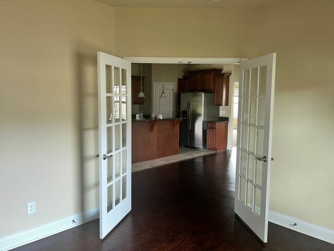 Building Photo - 9930 Summer Woods Cir N