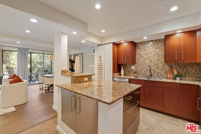 Building Photo - 850 Kings Rd