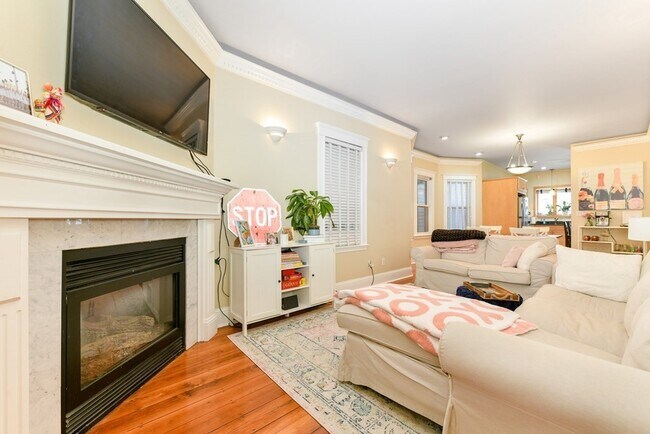 Foto del edificio - 733 E 3rd St