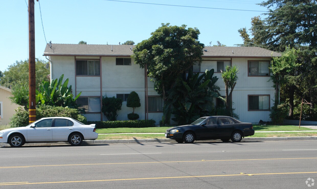 Primary Photo - 2356 Montrose Ave