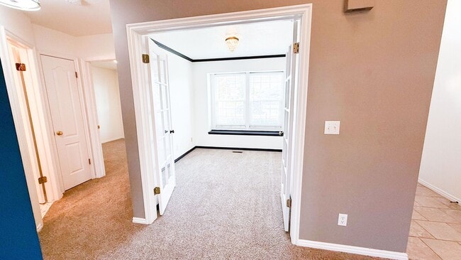 Building Photo - Beautifully Updated 4 Bed / 2.5 Bath Home