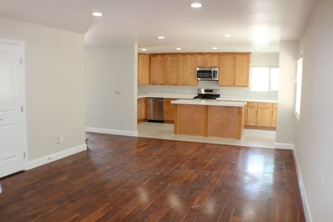 Building Photo - 2202 Phelan Ln