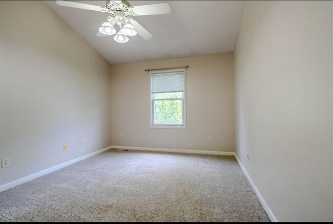 Building Photo - 1114 Doral Dr