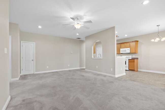 Foto del edificio - 581 Regency Cir