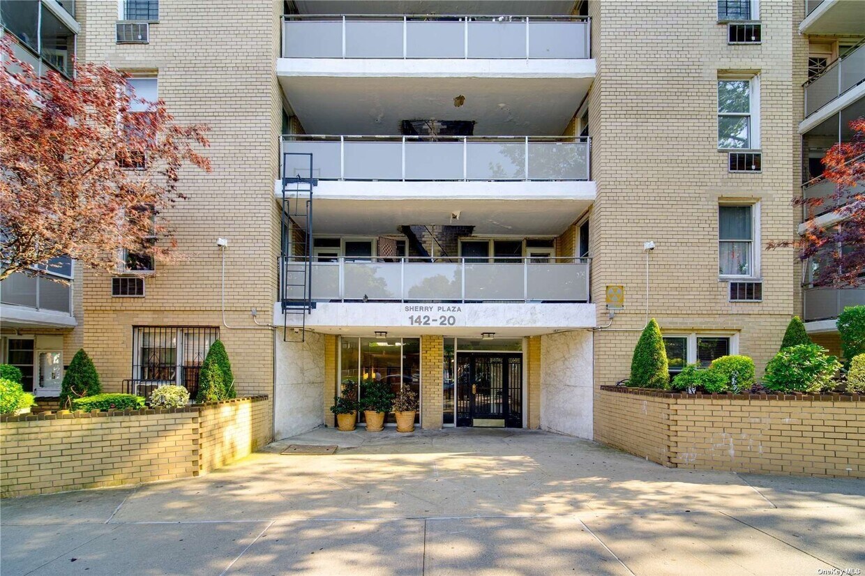 Primary Photo - 142-20 84th Dr