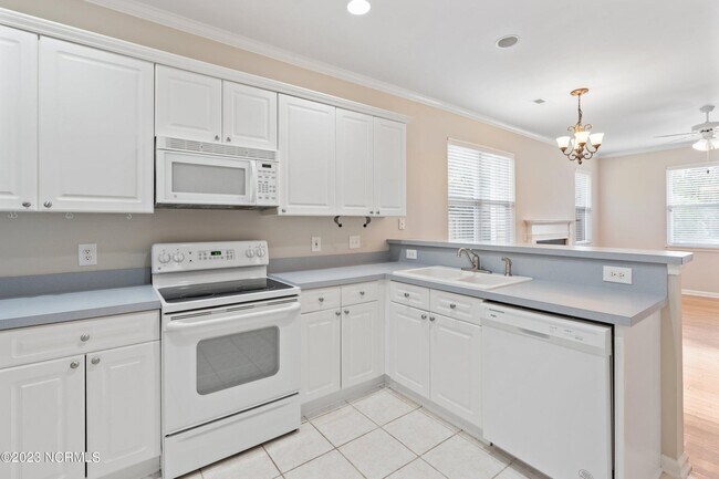 Building Photo - 211 Sand Pebble Dr SE