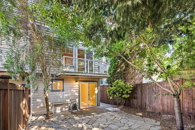 Building Photo - Spacious Greenwood Townhome - New Paint, Carpet and Water Heater!!