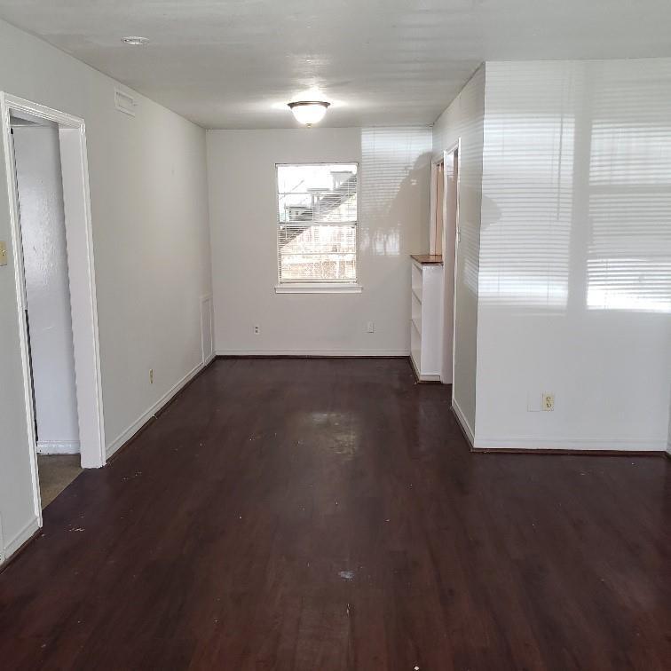 Primary Photo - 400 Oak Dr