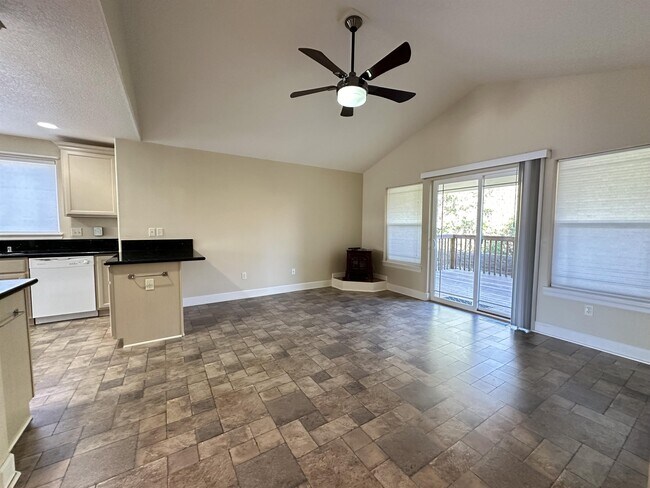 Building Photo - 970 Cascade Ave SW