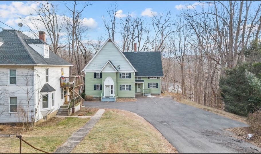 Foto del edificio - 81-83-83 Torrington Ave