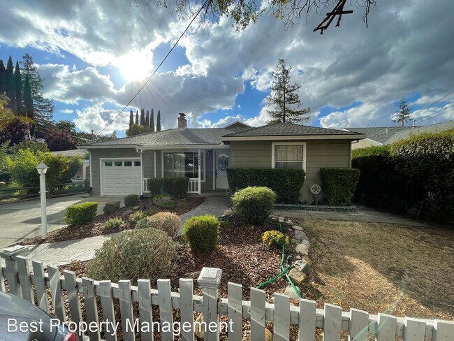 Foto del edificio - 4 br, 2 bath House - 3485 Bernal Ave.