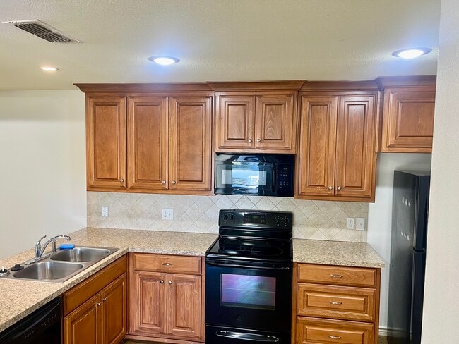 Building Photo - 202 Chestnut Dr