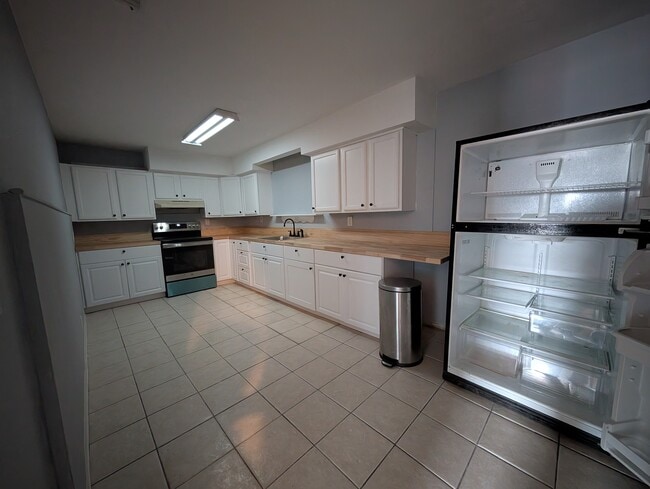 rear unit - 1806 Deer Pk Ave