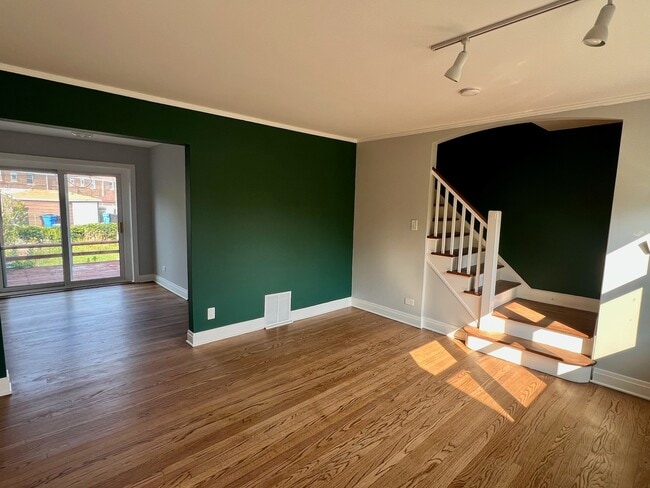 Foto del edificio - 7224 W Summerdale Ave