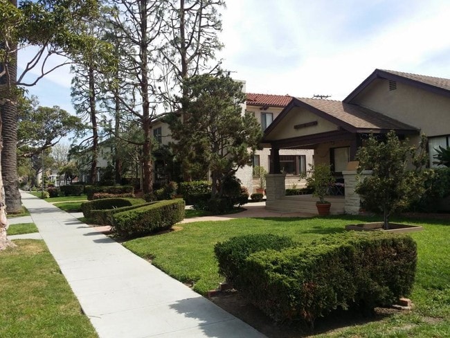 Beautiful street - 3524 E 2nd St