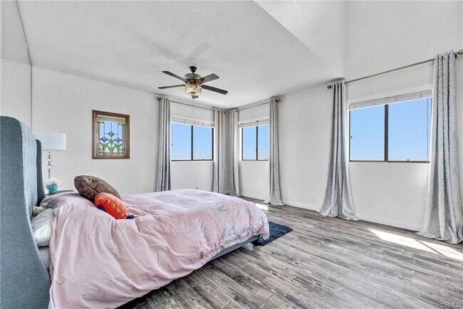 Building Photo - 2215 Molino Ave