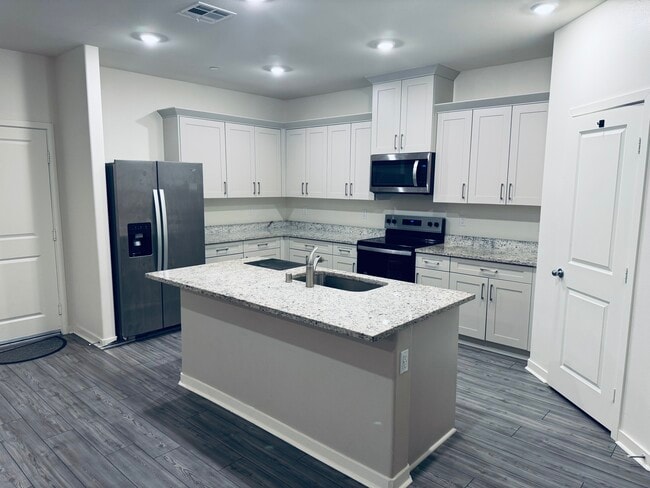 Building Photo - 80425 Enclave Ct