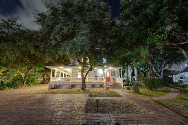 Building Photo - 419 N 2nd St