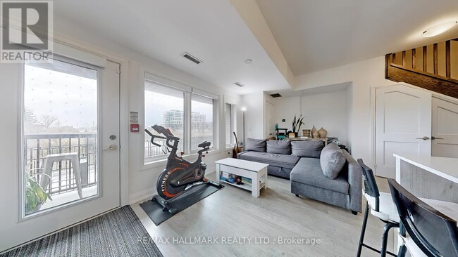 Photo du bâtiment - 155-155 Downsview Park Blvd