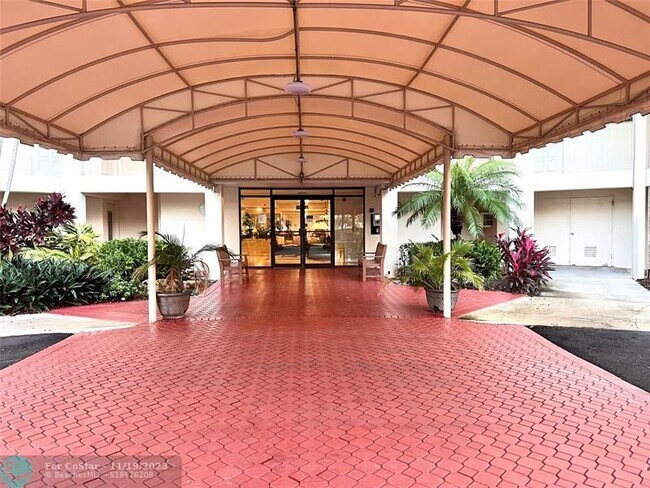 Foto del edificio - 3010 N Course Dr