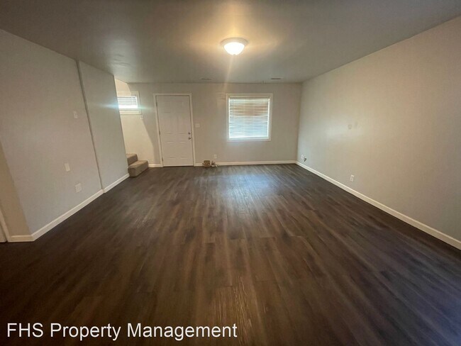 Building Photo - 3 br, 1 bath House - 645 W Webster Ave