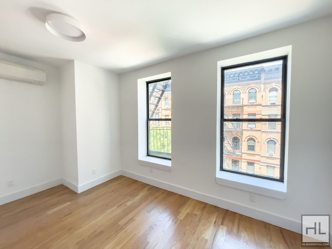 Foto principal - East 93 Street / Spacious 1-Bedroom 1-Bath...