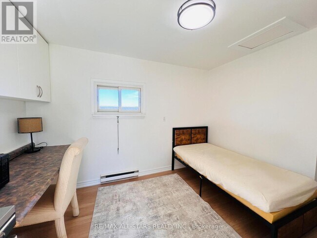 Building Photo - 25607 Woodbine Ave