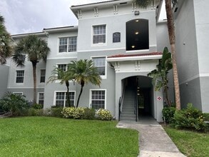 Building Photo - 5032 Lantana Rd