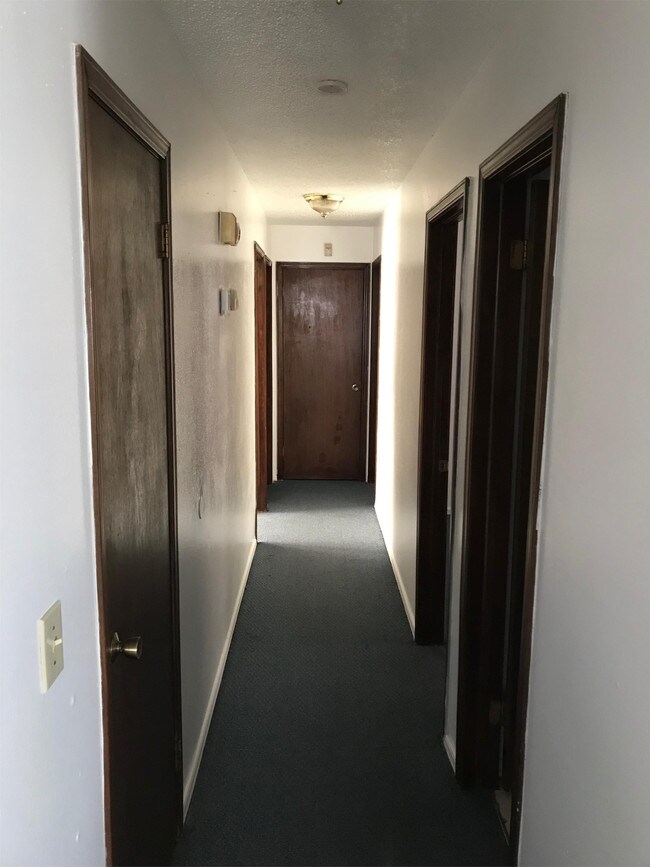 Building Photo - 5712 S Briarwood Dr