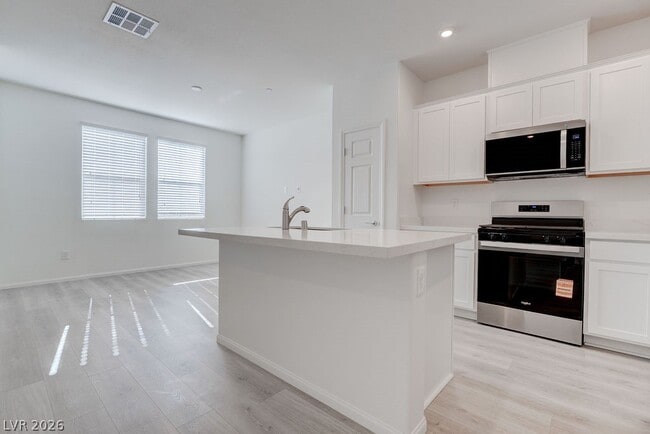 Building Photo - 626 Bellus Pl