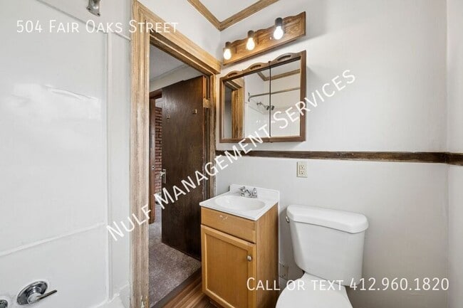 Building Photo - 504 Fair Oaks St