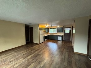 Building Photo - 206 2nd St