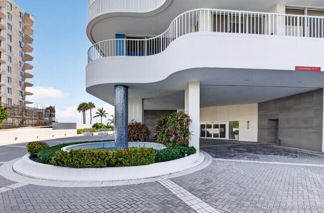 Foto del edificio - 3211 S Ocean Blvd