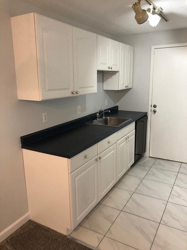 Foto del edificio - 15 Village Hill Ln