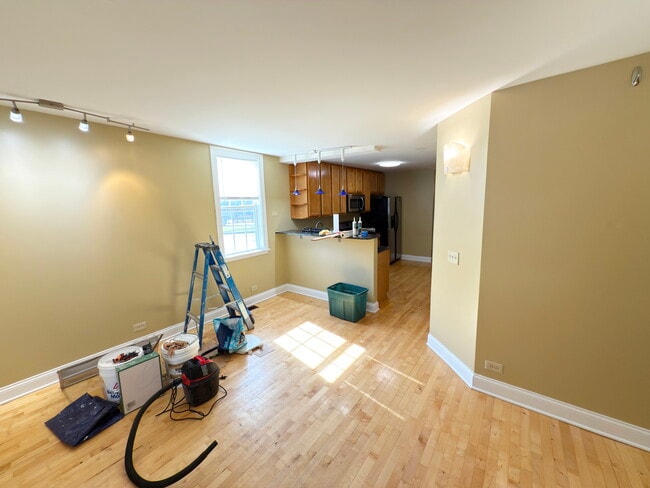 Building Photo - 1059 W Fry St