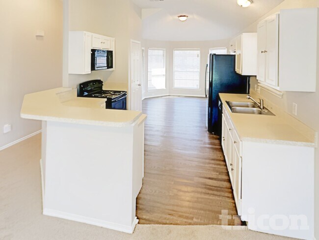 Foto del edificio - 1525 Juniper Ln