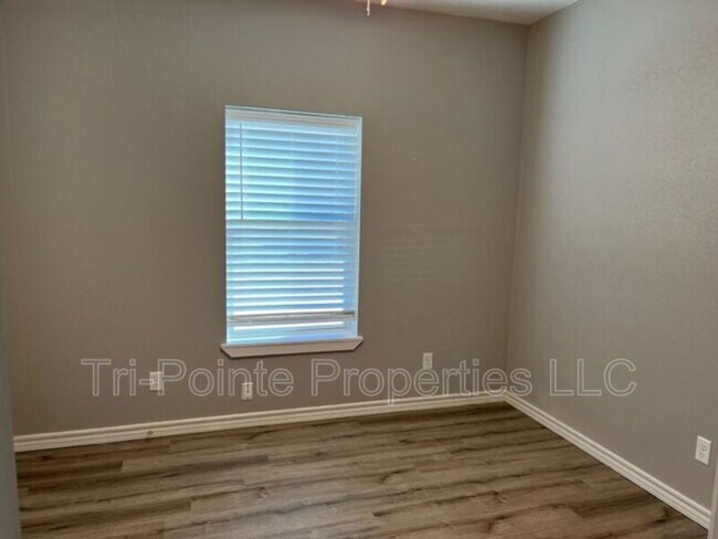 Foto del edificio - 108 Ridgmar Rd