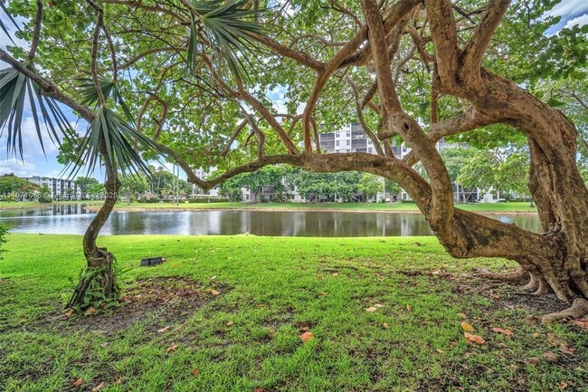 Foto del edificio - 2311 S Cypress Bend Dr