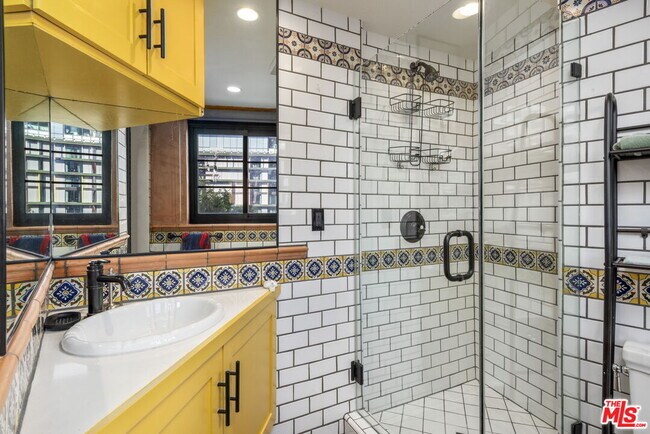 Foto del edificio - 8425 W Sunset Blvd