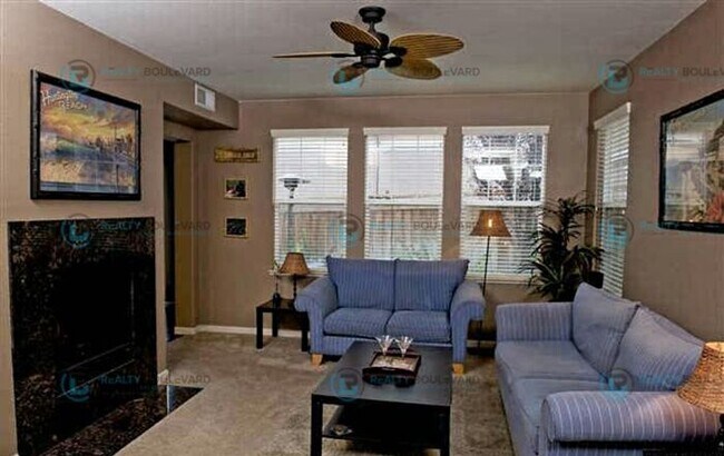 Foto del edificio - Move in special: 1/2 Month free!!! Great 3...