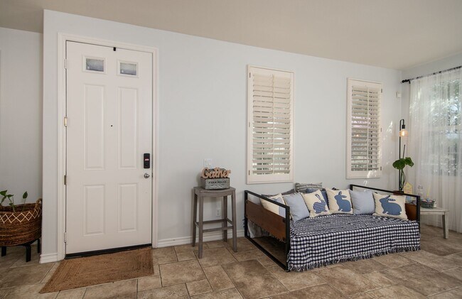 Foto del edificio - Family-Friendly Retreat: 3 Beds, 3 Baths G...