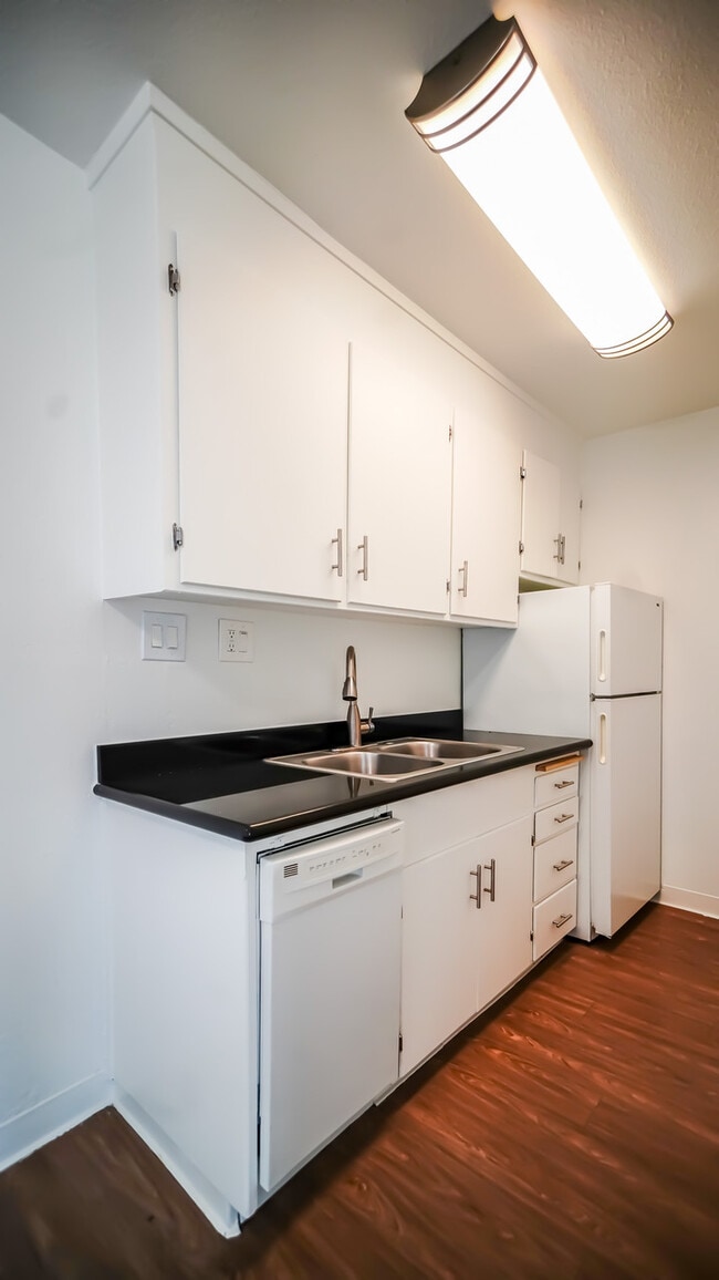 Photo - 1829 Lincoln Ave Apartment