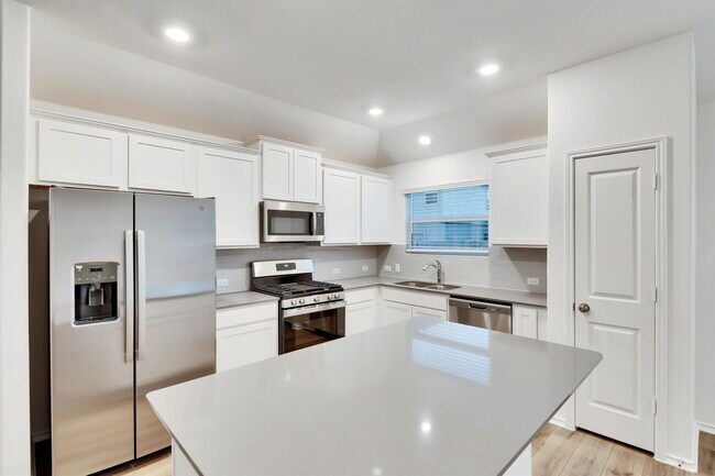 Foto del edificio - 113 River Rise Rd