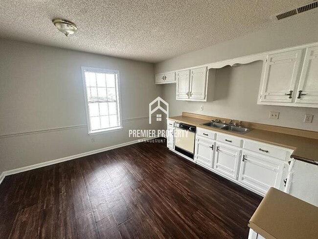 Building Photo - 5953 Valleydale Dr