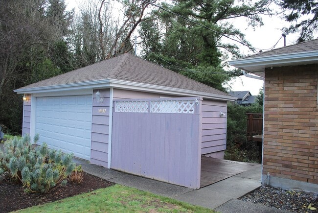 Building Photo - Custom West Seattle Home