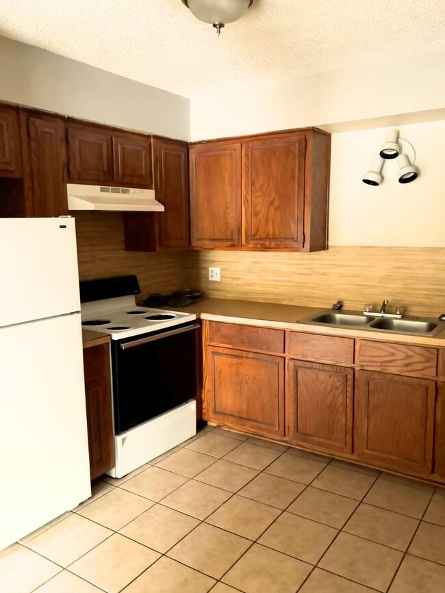 Building Photo - 505 Hackberry St