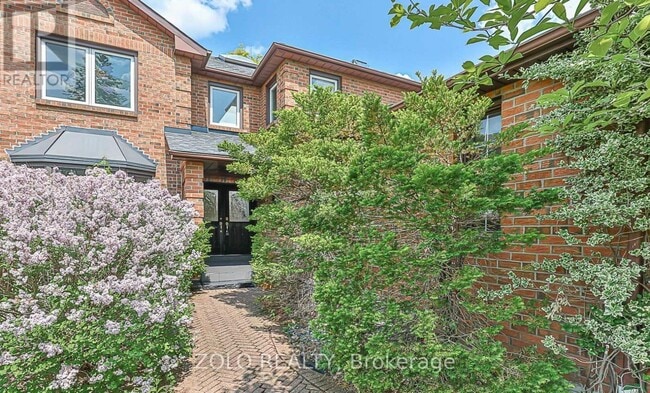 Building Photo - 17 Hart St