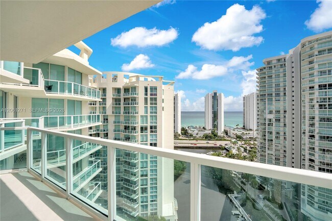 Foto del edificio - 250 Sunny Isles Blvd