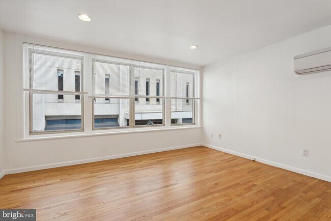 Building Photo - 1720 Sansom St