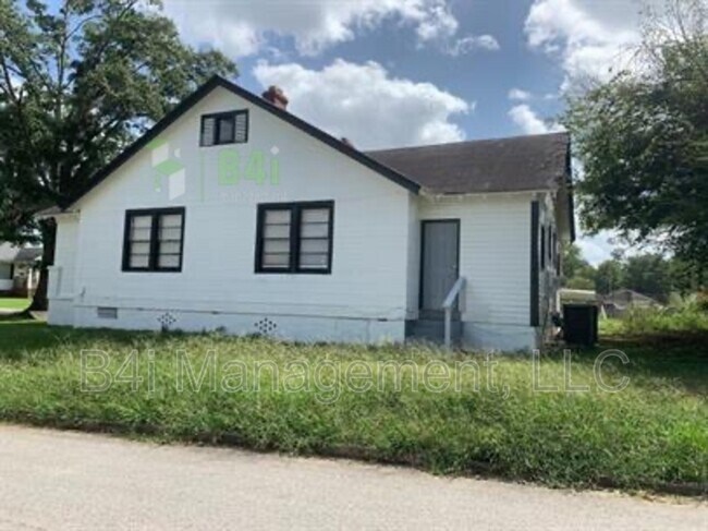Building Photo - 4018 3rd Ave